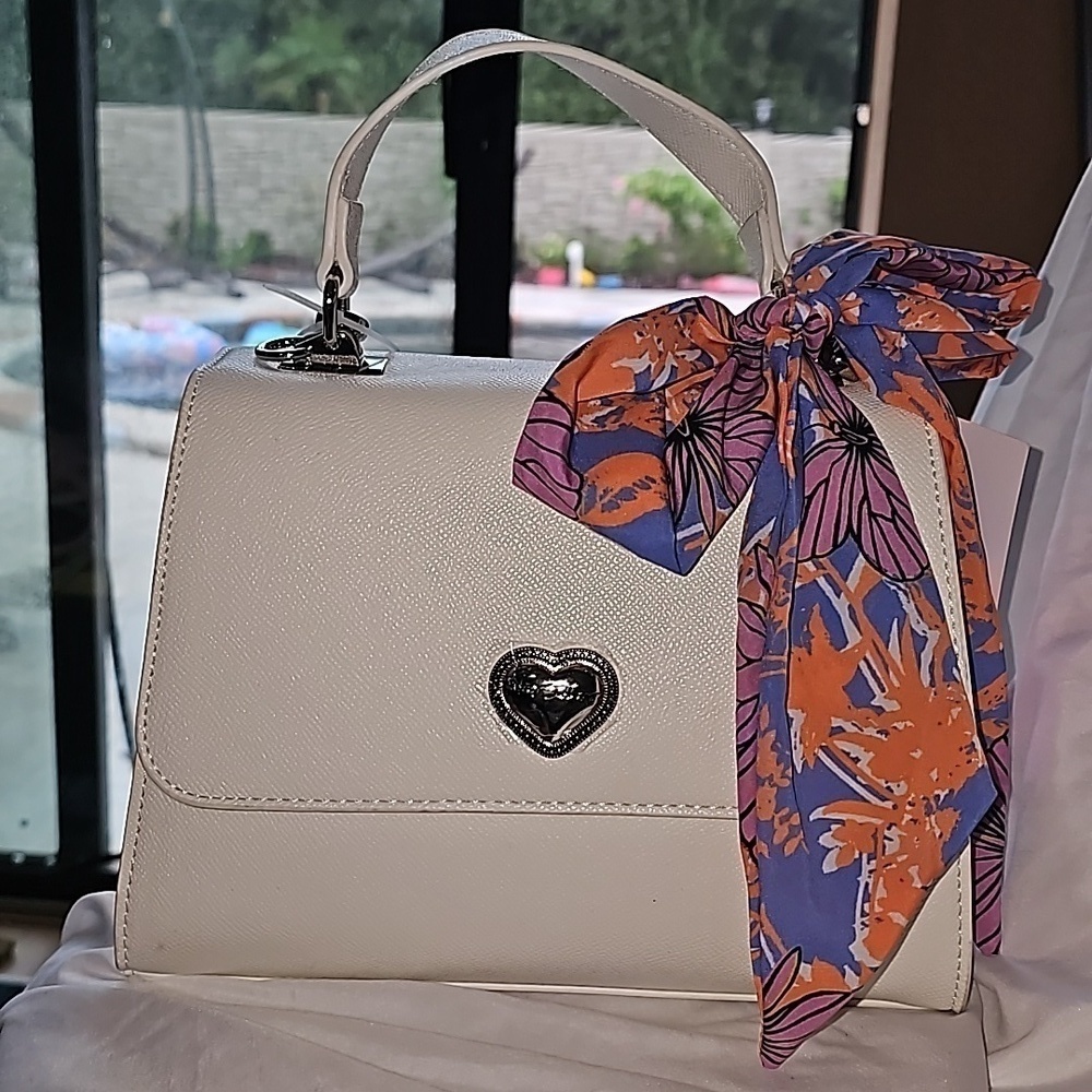 BETSEY JOHNSON WHITE CROSSBODY w/SCARF